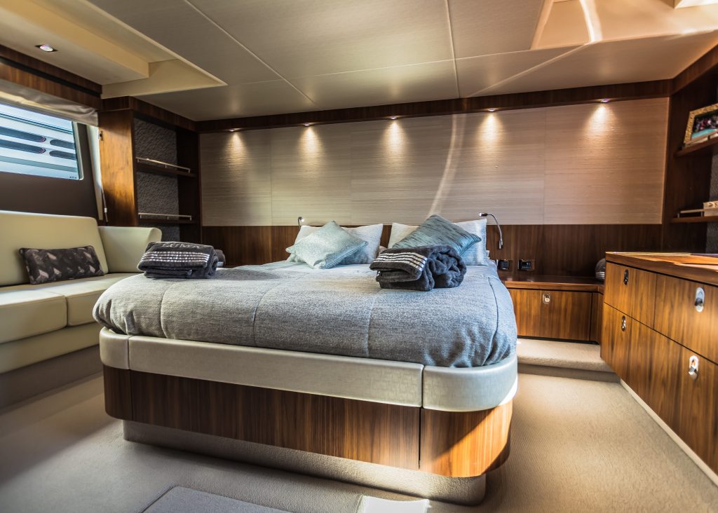 65 Manhattan Algarve luxury concierge yacht charter Algarve Portimão 7
